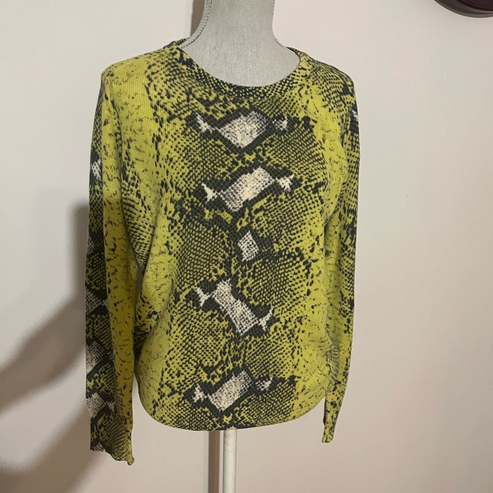 Equipment 100% cashmere animal print sweater M